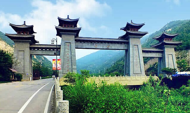 蒙山景区,位于山西省太原市晋源区寺底村西北部,由于目前蒙山大街