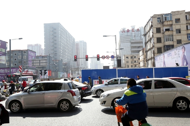 太原地铁2号线开工 首日长治路以南道路状况扫描