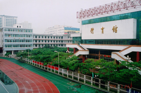 太原成成中学,是山西省首批重点中学,迄今为止已走过了90多个春秋.